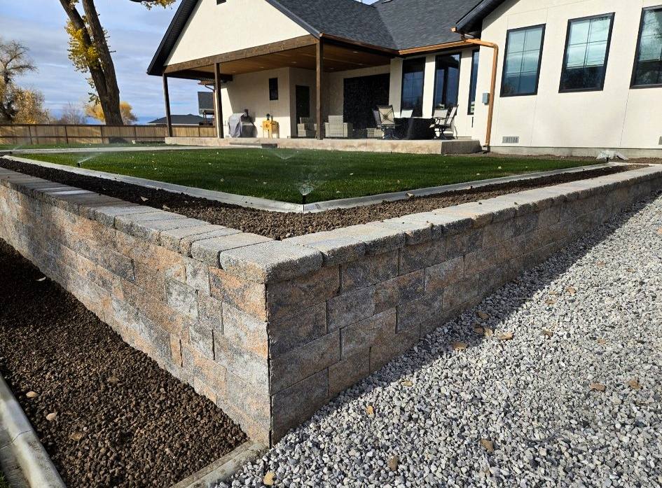 Block retaining wall corner