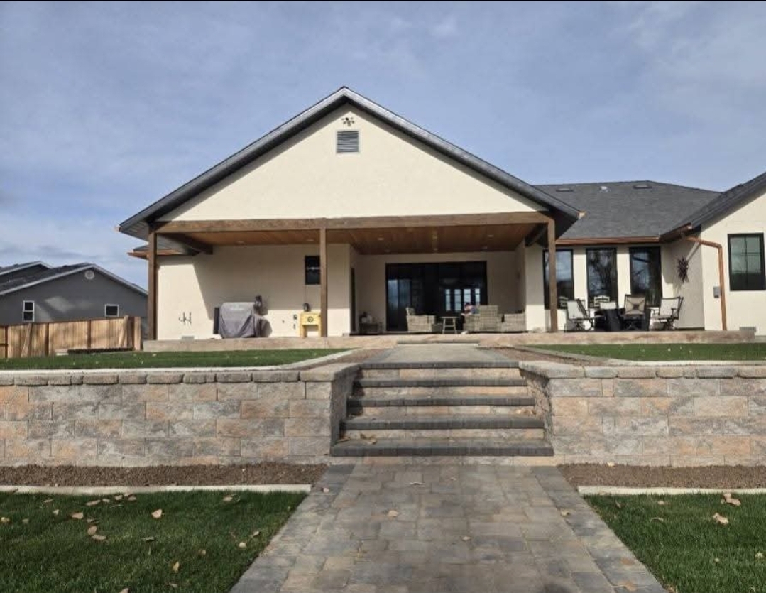 Paver walkway with retaining wall steps